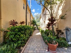 1737 Carvelle Dr, Riviera Beach FL 33404