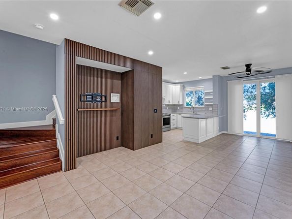 1737 Carvelle Dr, Riviera Beach FL 33404