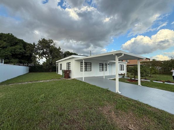 621 E 13th St, Hialeah FL 33010