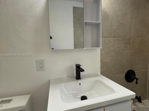 621 E 13th St, Hialeah FL 33010