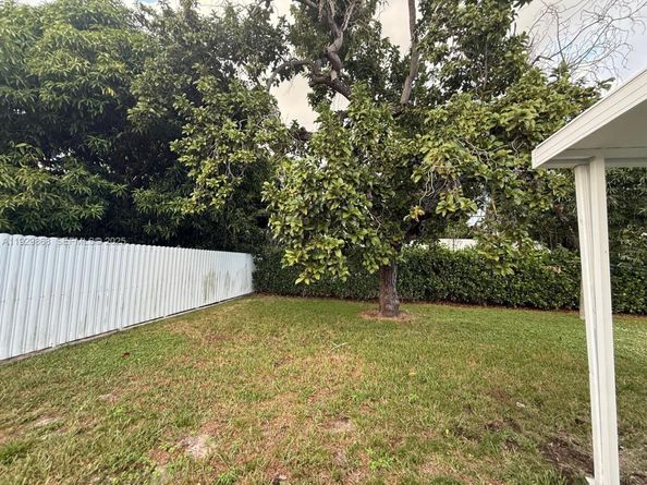 621 E 13th St, Hialeah FL 33010