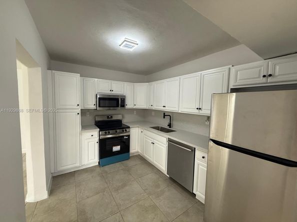 621 E 13th St, Hialeah FL 33010