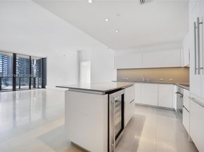 88 SW 7th St 1009, Miami FL 33130