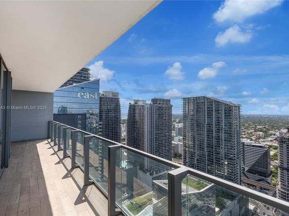 68 SE 6th St 3906, Miami FL 33131