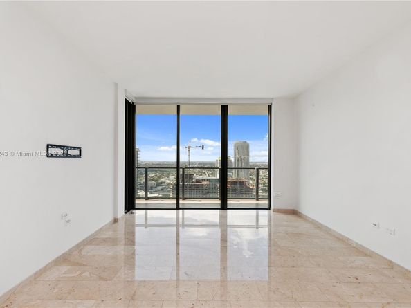 68 SE 6th St 3906, Miami FL 33131