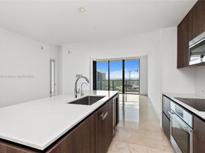 68 SE 6th St 3906, Miami FL 33131