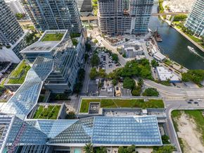 68 SE 6th St 3906, Miami FL 33131