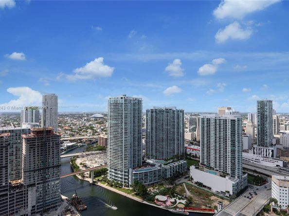68 SE 6th St 3906, Miami FL 33131