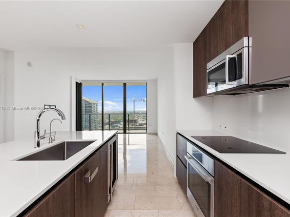 68 SE 6th St 3906, Miami FL 33131