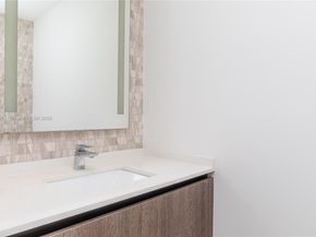 68 SE 6th St 3906, Miami FL 33131