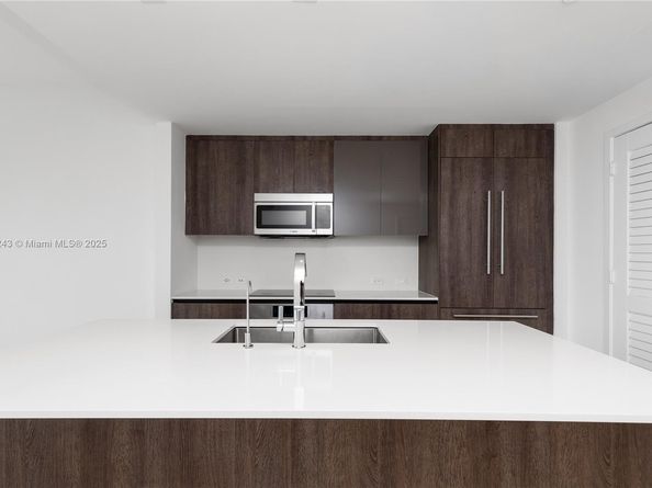 68 SE 6th St 3906, Miami FL 33131