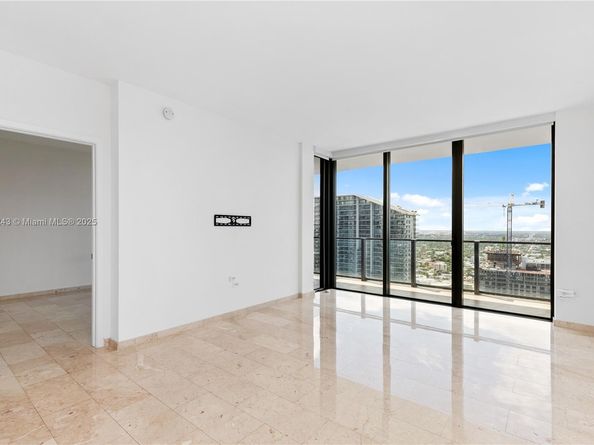 68 SE 6th St 3906, Miami FL 33131