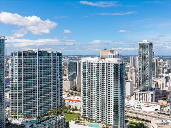 68 SE 6th St 3906, Miami FL 33131