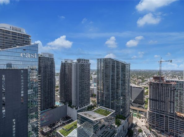 68 SE 6th St 3906, Miami FL 33131