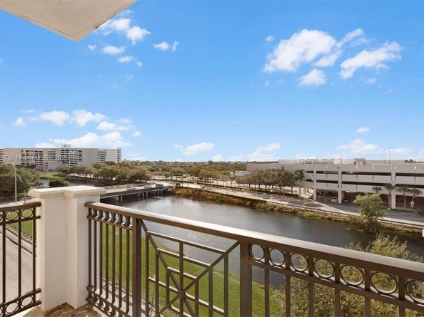 8390 SW 72nd Ave 412, Miami FL 33143