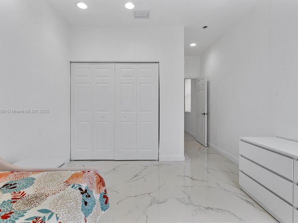 1382 Harbor Vw W, Hollywood FL 33019