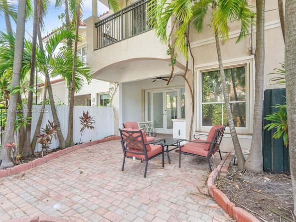 1382 Harbor Vw W, Hollywood FL 33019