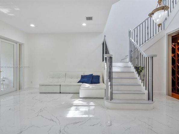 1382 Harbor Vw W, Hollywood FL 33019