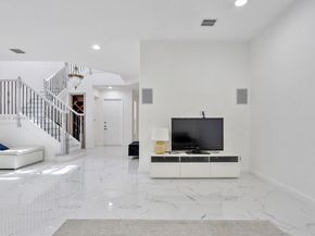 1382 Harbor Vw W, Hollywood FL 33019