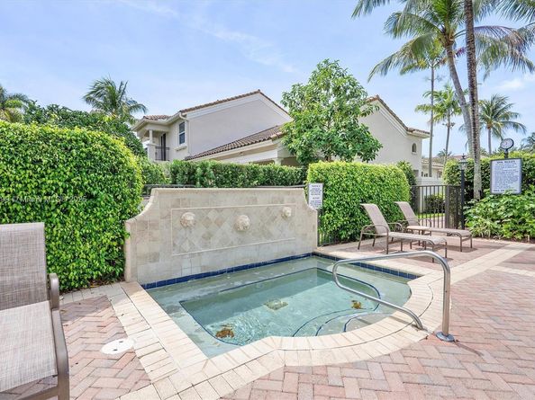 1382 Harbor Vw W, Hollywood FL 33019