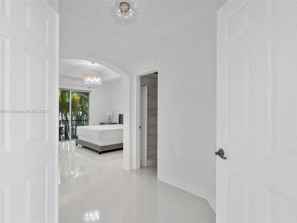 1382 Harbor Vw W, Hollywood FL 33019