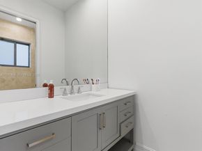 770 Leigh Palm Ave, Plantation FL 33324