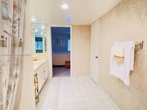 224 Pine Hov Cir D2, Green Acres FL 33463