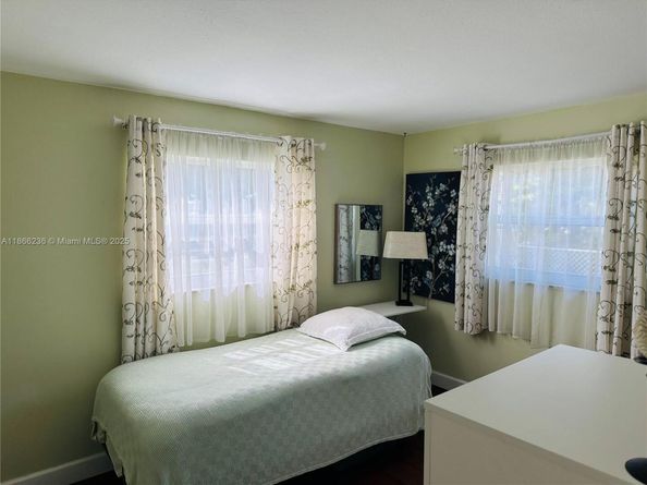 3430 NW 21st Ave, Oakland Park FL 33309