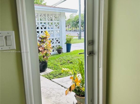 3430 NW 21st Ave, Oakland Park FL 33309