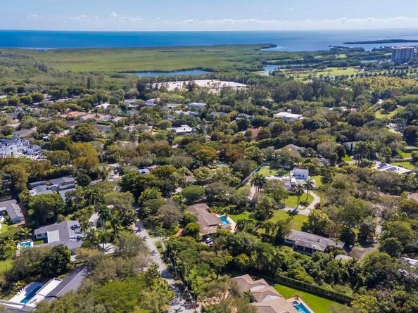 6000 Chapman Field Dr, Pinecrest FL 33156