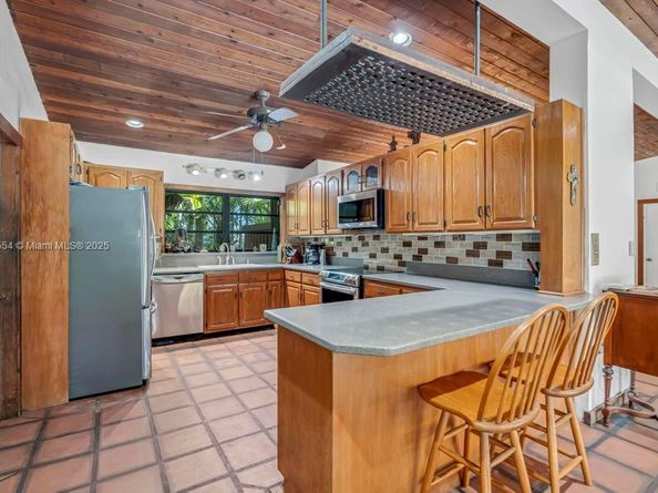 6000 Chapman Field Dr, Pinecrest FL 33156