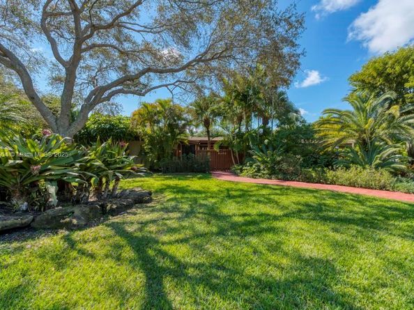 6000 Chapman Field Dr, Pinecrest FL 33156