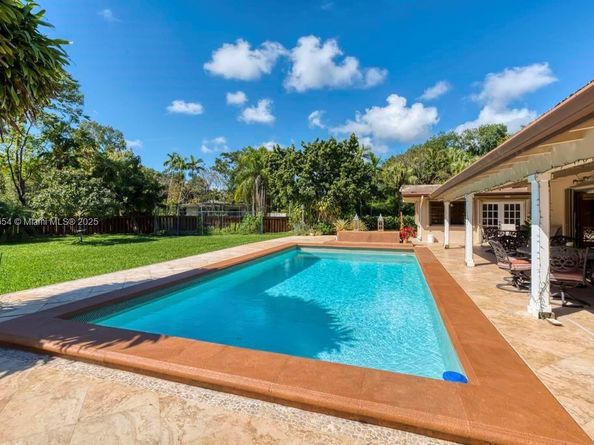 6000 Chapman Field Dr, Pinecrest FL 33156