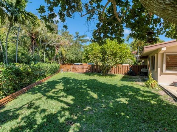 6000 Chapman Field Dr, Pinecrest FL 33156