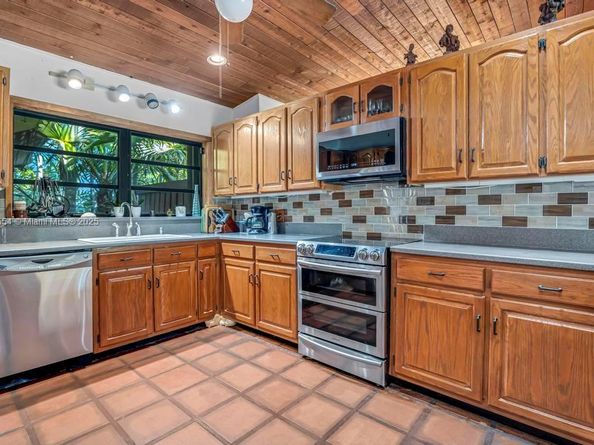 6000 Chapman Field Dr, Pinecrest FL 33156