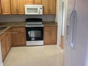 4289 NW 5th St, Miami FL 33126