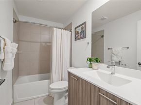 4809 NW 83rd Pkwy, Doral FL 33166