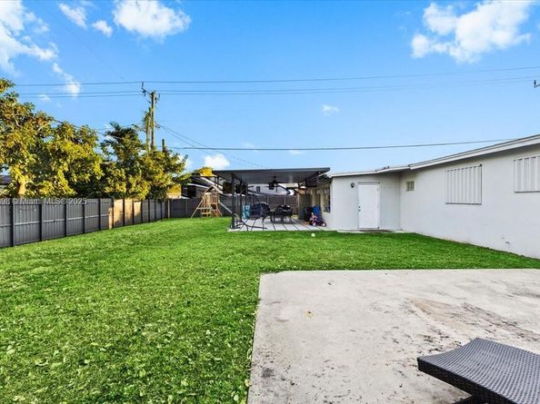 17121 NW 82nd Ave, Hialeah FL 33015