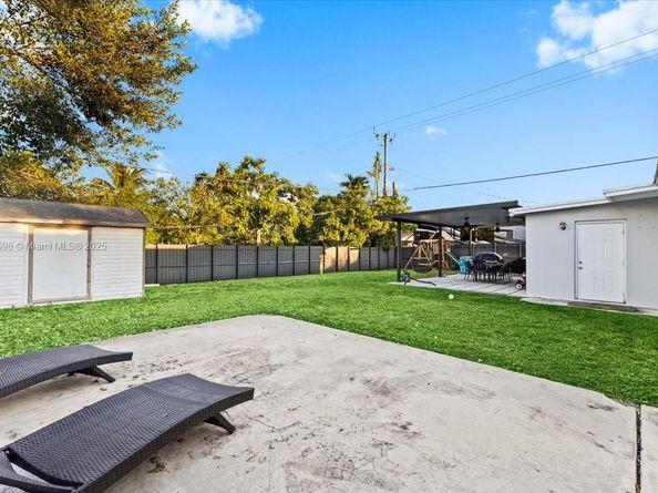 17121 NW 82nd Ave, Hialeah FL 33015