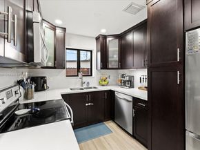 17121 NW 82nd Ave, Hialeah FL 33015