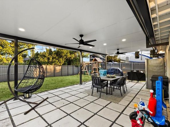 17121 NW 82nd Ave, Hialeah FL 33015