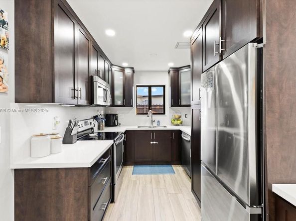 17121 NW 82nd Ave, Hialeah FL 33015