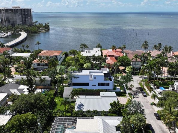 3599 Vista Ct, Miami FL 33133