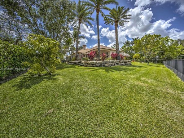 3828 Pine Lake Dr, Weston FL 33332