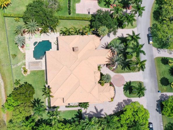 3828 Pine Lake Dr, Weston FL 33332