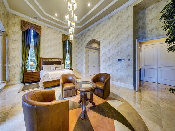 3828 Pine Lake Dr, Weston FL 33332