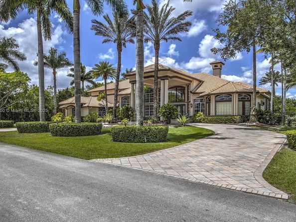 3828 Pine Lake Dr, Weston FL 33332