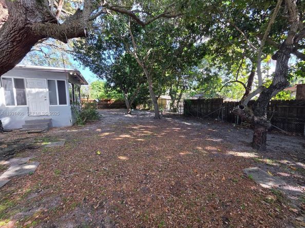 530 NE 132nd Ter, North Miami FL 33161