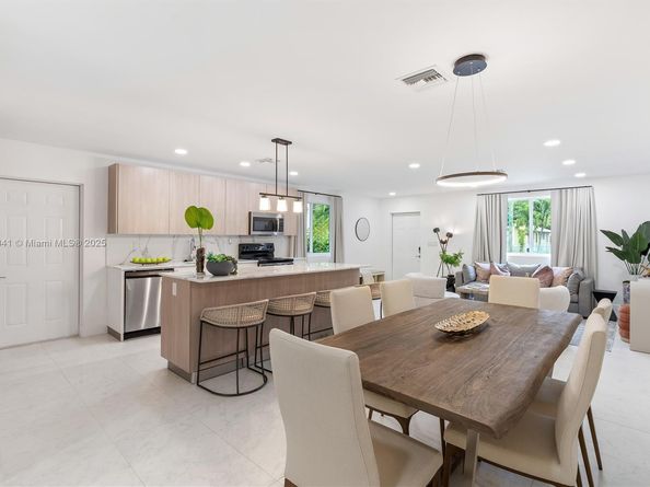 1212 NW 6th Ct, Fort Lauderdale FL 33311