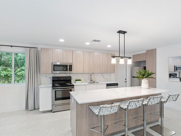 1212 NW 6th Ct, Fort Lauderdale FL 33311